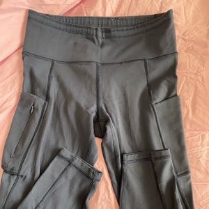 Athleta navy 7/8 active leggings with size pockets